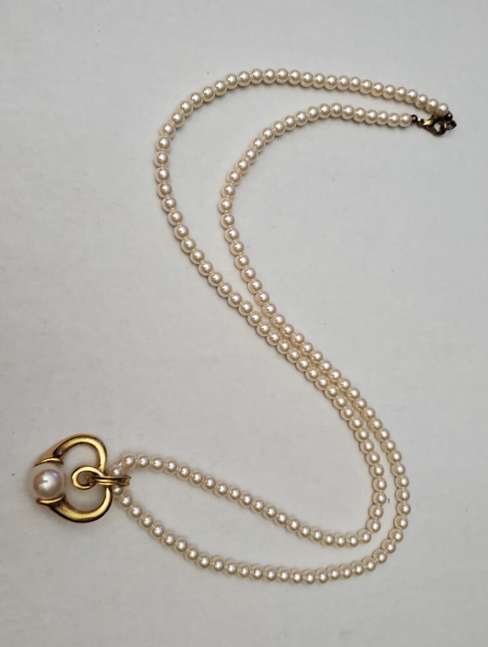 Faux Pearl Beaded Necklace w/Gold Tone Heart Slide Pendant